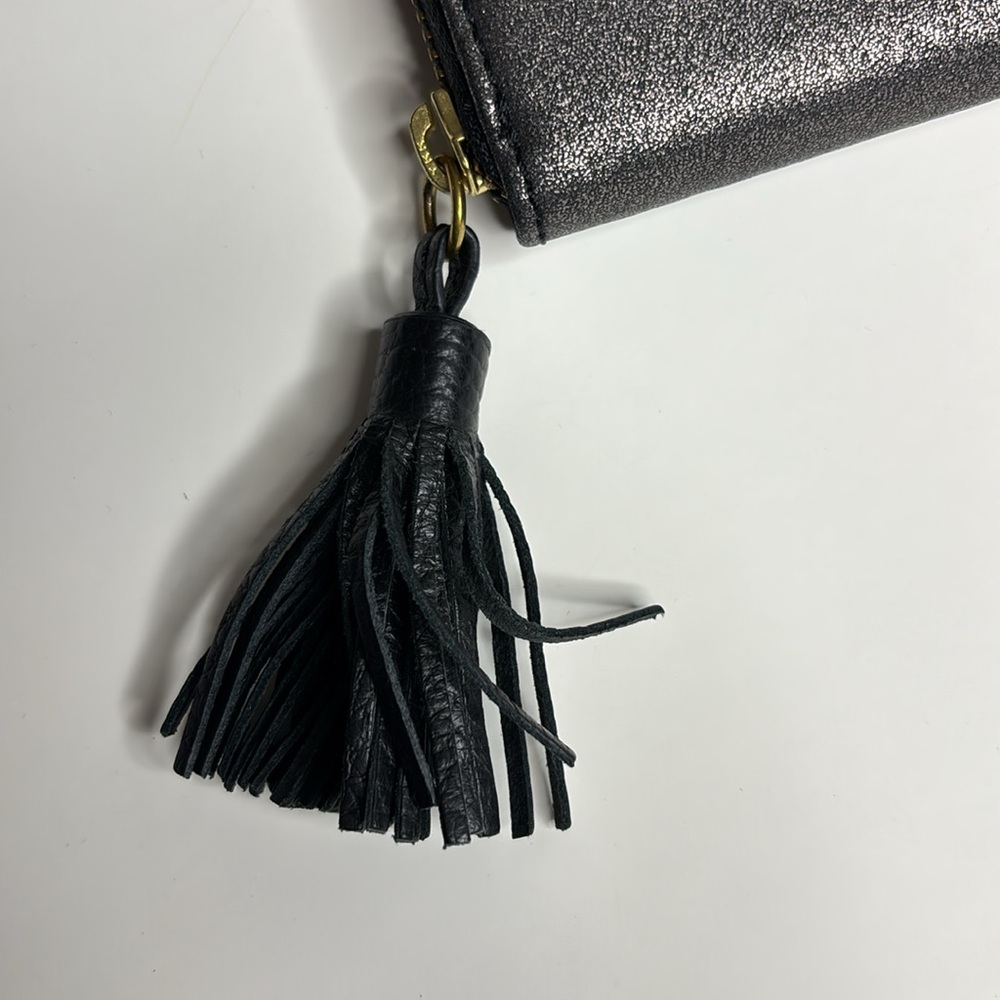 Fossil Tara clutch in metallic with tassel zipper pull - Picture 4 of 11